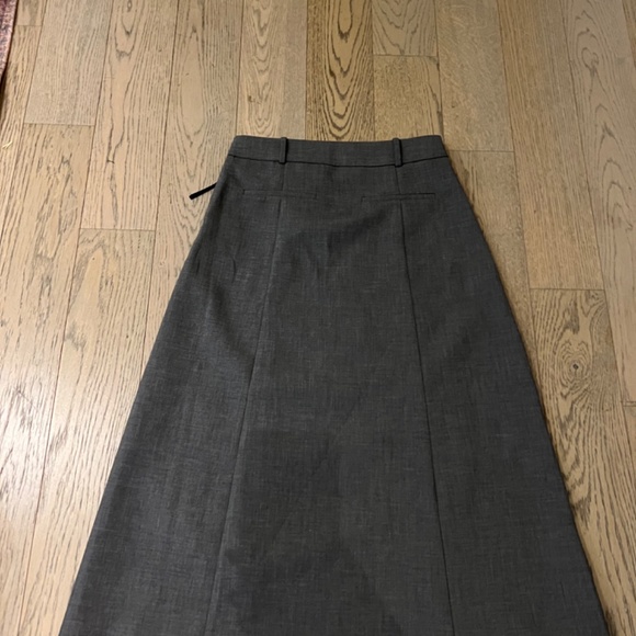 Aritzia Babaton Podium Skirt - Picture 4 of 5